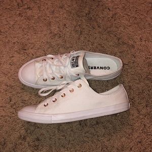 Chuck Taylor Converse White w/ Rose Gold Hardware